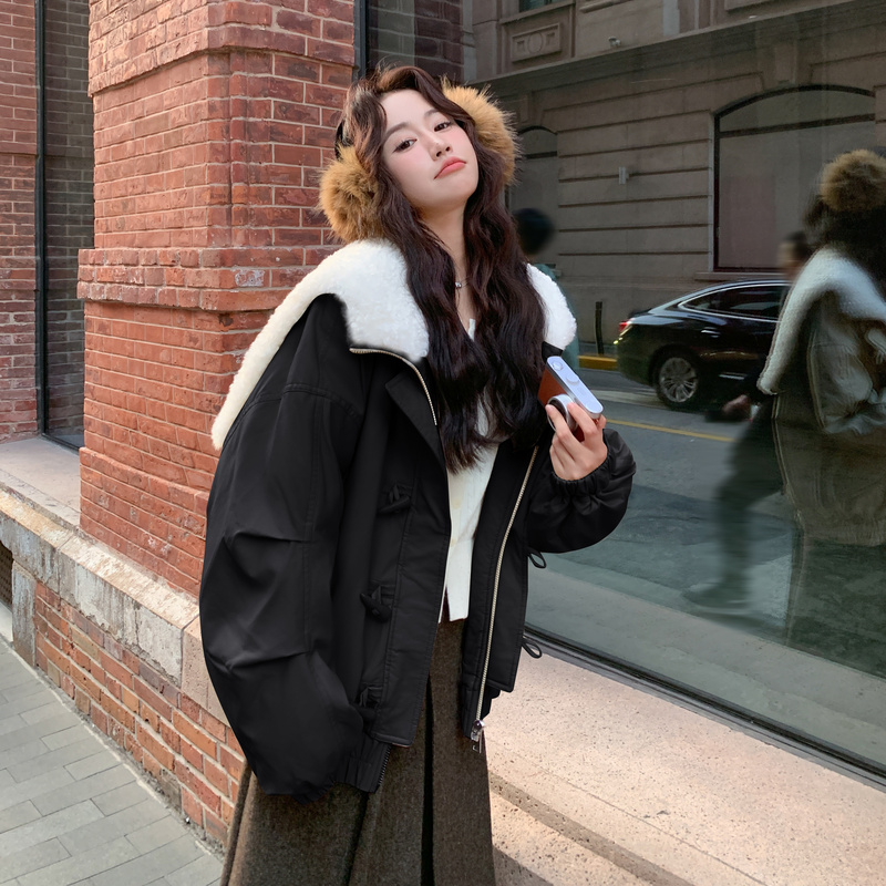 【现货】牛角扣大翻领皮衣派克95绒羽绒服B001M213-P395控568，女装羽绒服，依依服饰