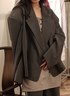 「7折」Doublure 深灰色羊毛混纺垫肩休闲西装短外套 男女均可