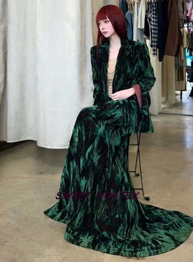 Deplumer  墨绿色丝绒西装外套+半身裙 最后一套