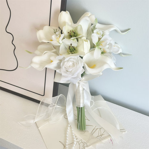 魏小只的花店郁金香马蹄莲手捧花