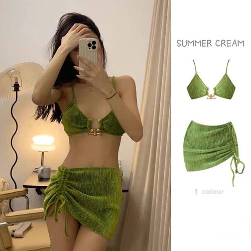 性感比基尼三件套度假