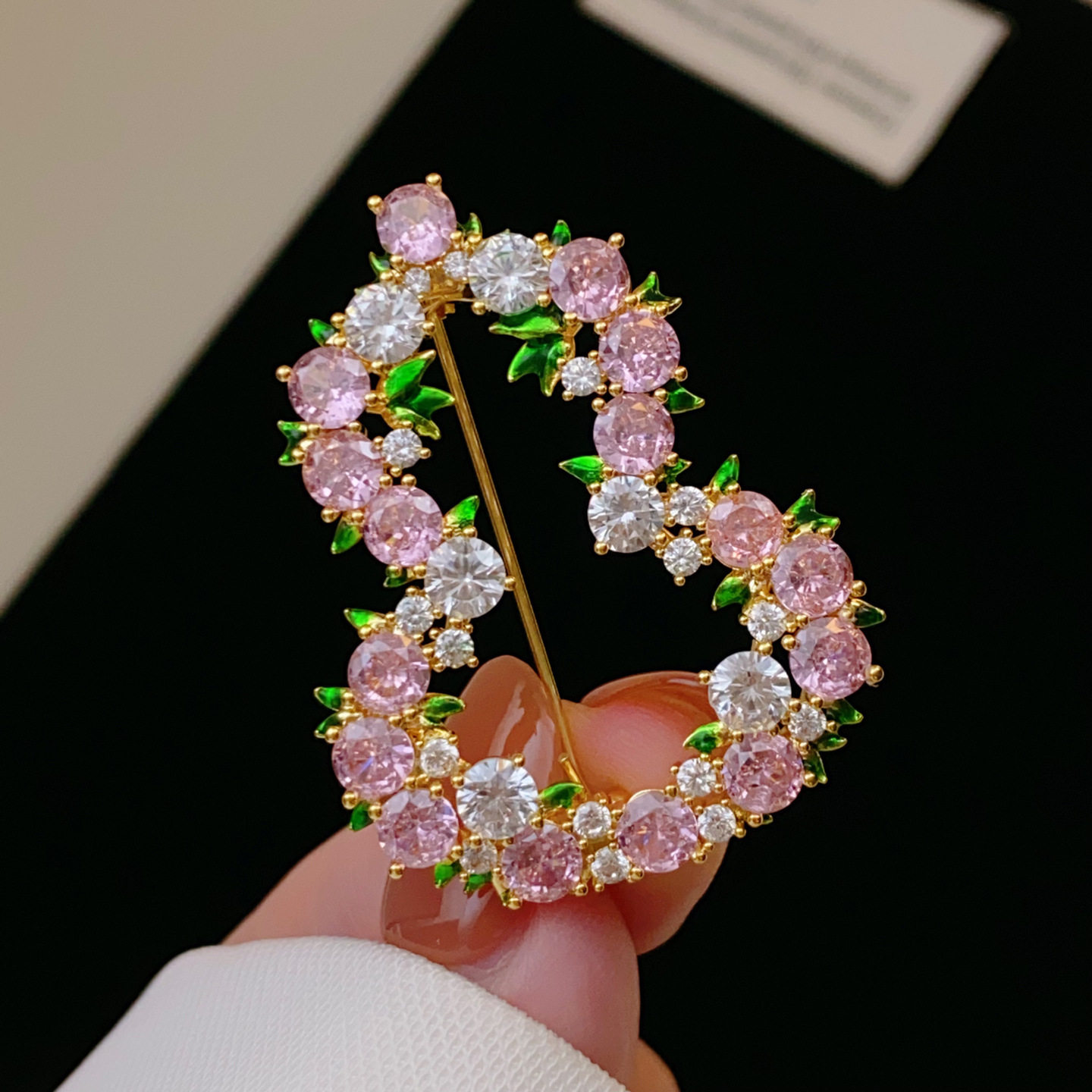 法式超美高级感粉色锆石镂空花园葫芦胸针胸花优雅气质大衣别针扣,饰品/流行首饰/时尚饰品新,胸针,淘宝优惠券,粉丝福利购,淘宝优惠卷