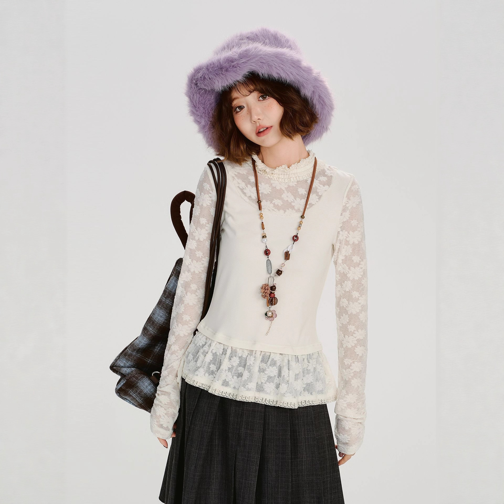 冬季独特超好看洋气减龄上衣法式小众不撞款高级感白色内搭蕾丝衫