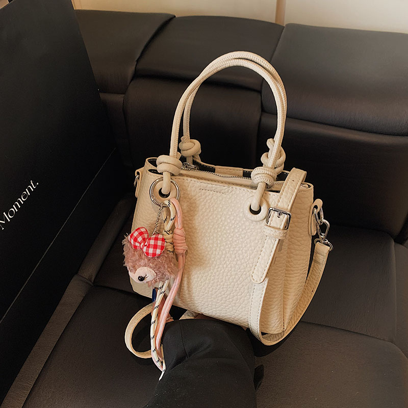 LAOYJA高级感复古小众斜挎水桶包