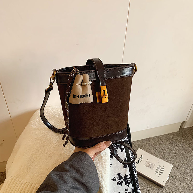 LAOYJA高级感小众洋气水桶包