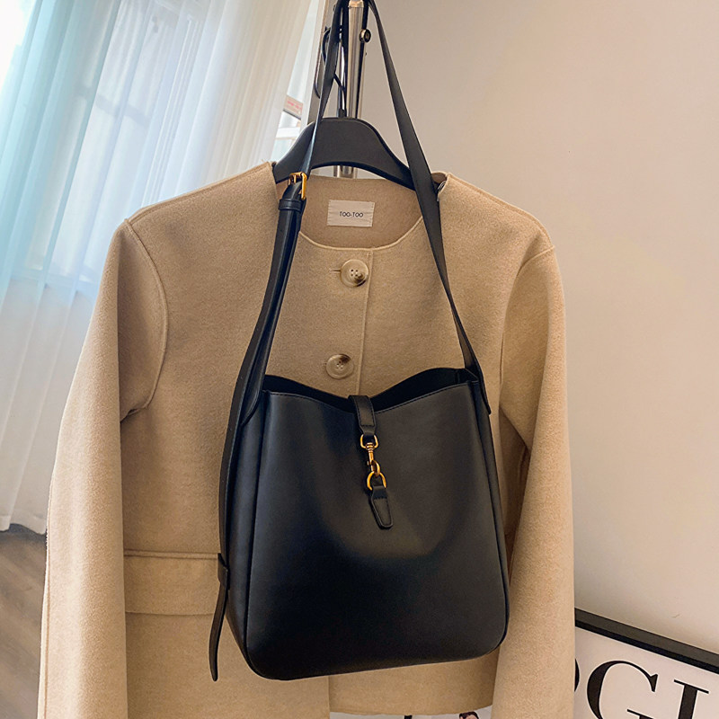 今年流行包包女2025新款秋冬洋气大容量通勤水桶包百搭单肩斜挎包,箱包皮具/热销女包/男包,通用款女包,淘宝优惠券,粉丝福利购,淘宝优惠卷