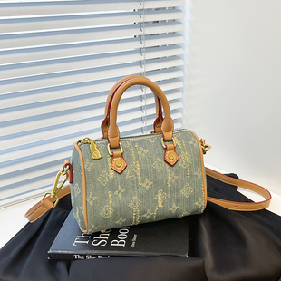 今年流行爆款包包女2025新款超火牛仔布老花枕头包百搭单肩斜挎包