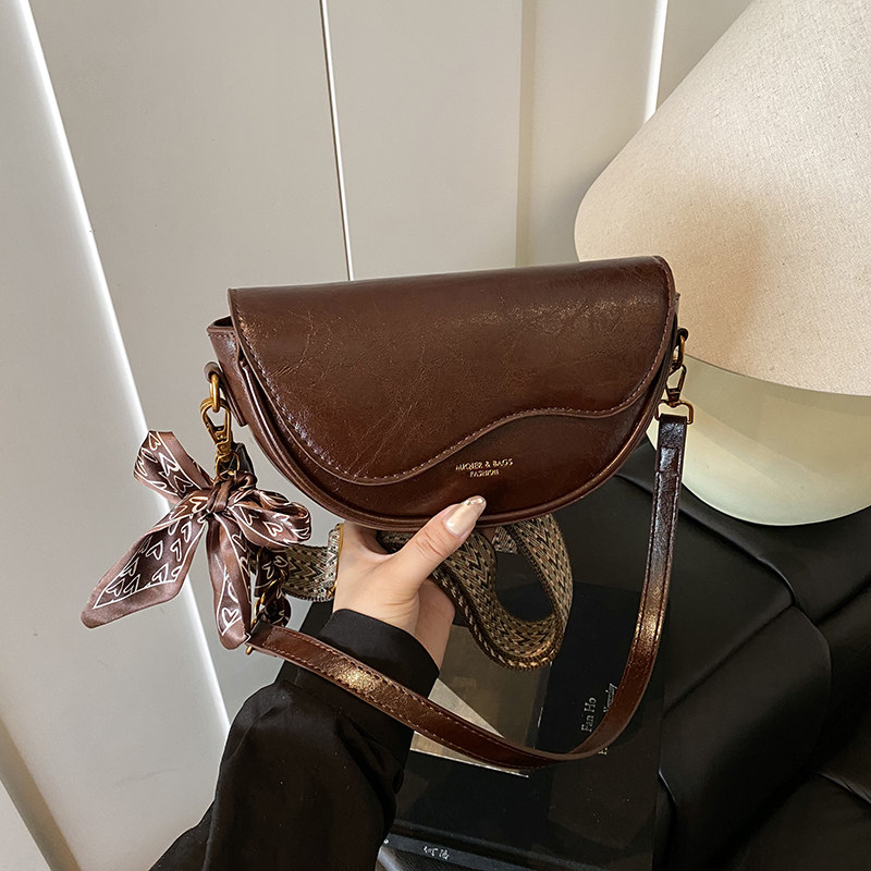 超火小包包女式2025新款小众复古腋下链条马鞍包高级感单肩斜挎包,箱包皮具/热销女包/男包,通用款女包,淘宝优惠券,粉丝福利购,淘宝优惠卷