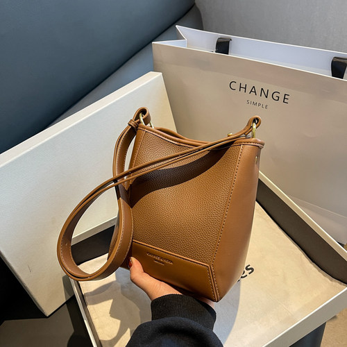 Laoyja高级感小众质感单肩水桶包