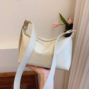 2025新款 夏天小包包女式 小众轻奢简约宽肩带斜挎包百搭单肩饺子包