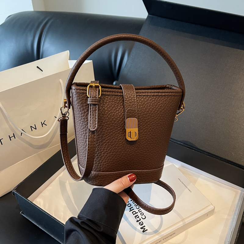 LAOYJA高级感小众复古水桶包