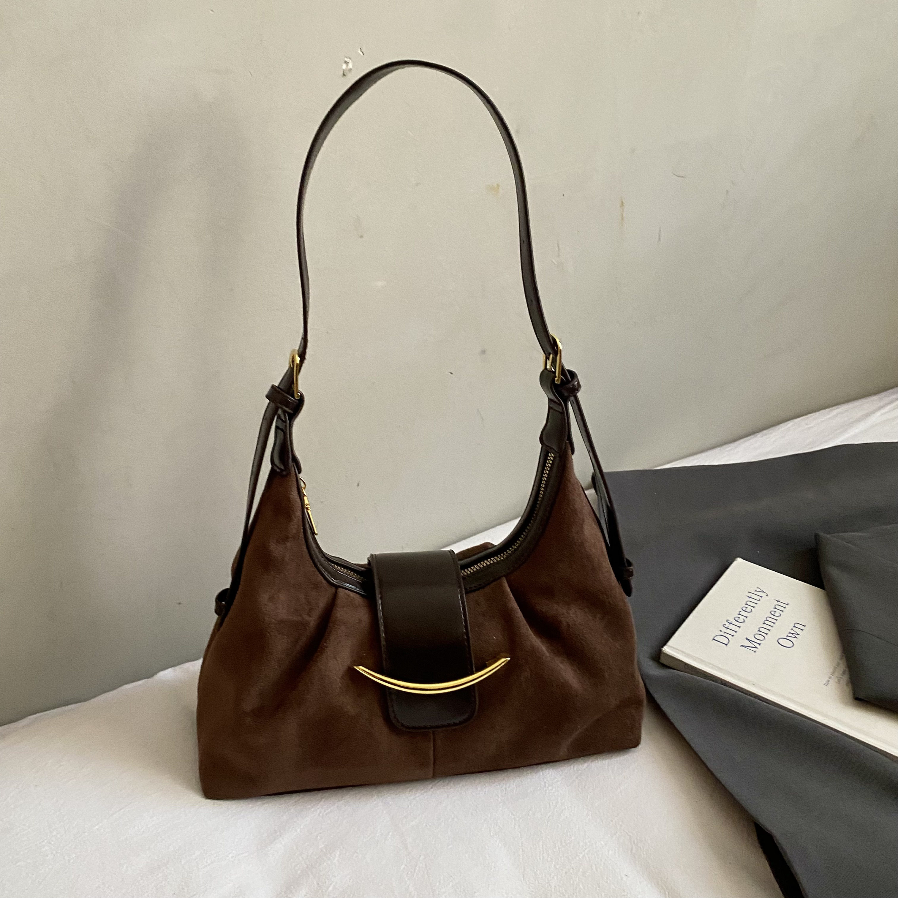 美拉德复古包包女式2025新款潮小众超火磨砂腋下饺子包百搭单肩包