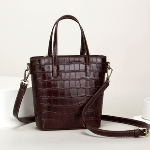 头层牛皮包包女2026新款超火小众真皮鳄鱼纹托特包百搭单肩斜挎包
