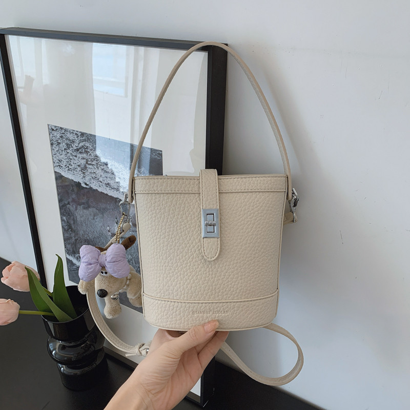 今年流行爆款包包女式2025新款超火小众水桶小包高级感单肩斜挎包,箱包皮具/热销女包/男包,水桶包,淘宝优惠券,粉丝福利购,淘宝优惠卷