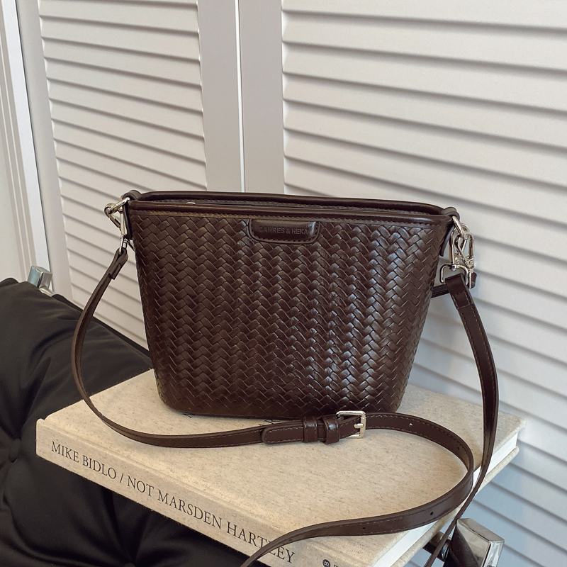 LAOYJA高级感小众编织腋下水桶包