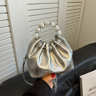 今年流行爆款包包女式2026新款夏天链条单肩斜挎包珠子手提云朵包