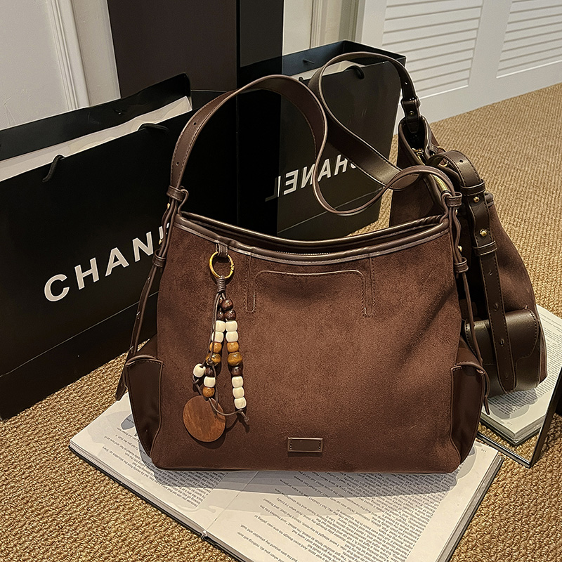 LAOYJA秋冬复古麂皮绒通勤斜挎包