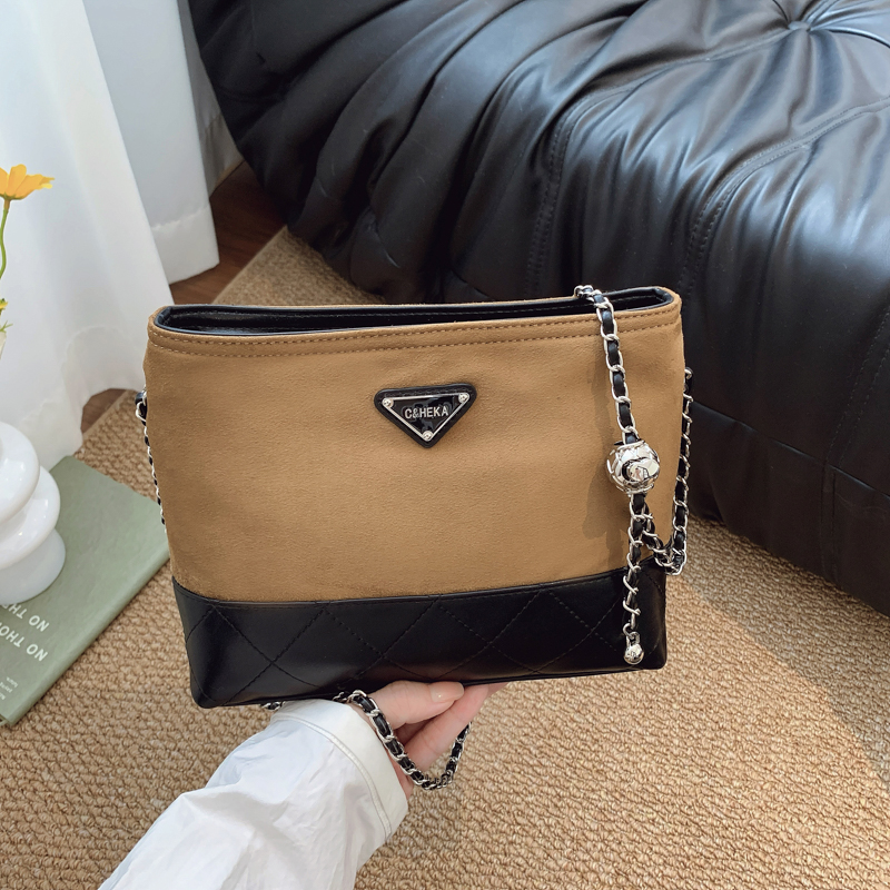 LAOYJA高级感小众绒面水桶包