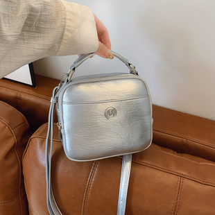 今年流行爆款包包女式2025新款超火多功能双肩背包百搭单肩斜挎包