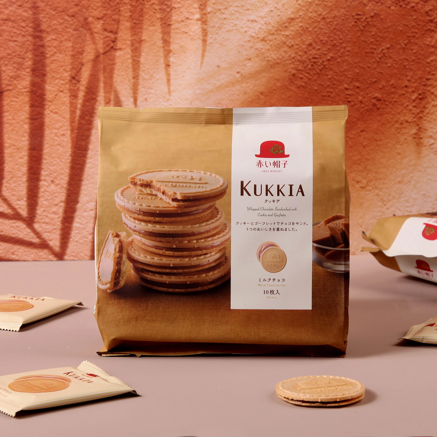 日本进口红帽子阡朋牛奶巧克力华夫饼干kukkia法式薄脆夹心零食