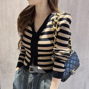 条纹针织开衫女2025秋季新款设计感小众内搭上衣秋冬短款毛衣外套