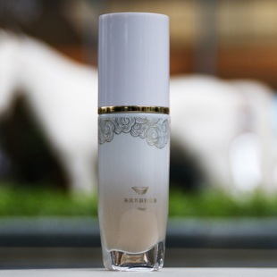 色彩主义养肤粉底液干皮星人奶油肌遮瑕看不见持久控油轻薄妆前乳