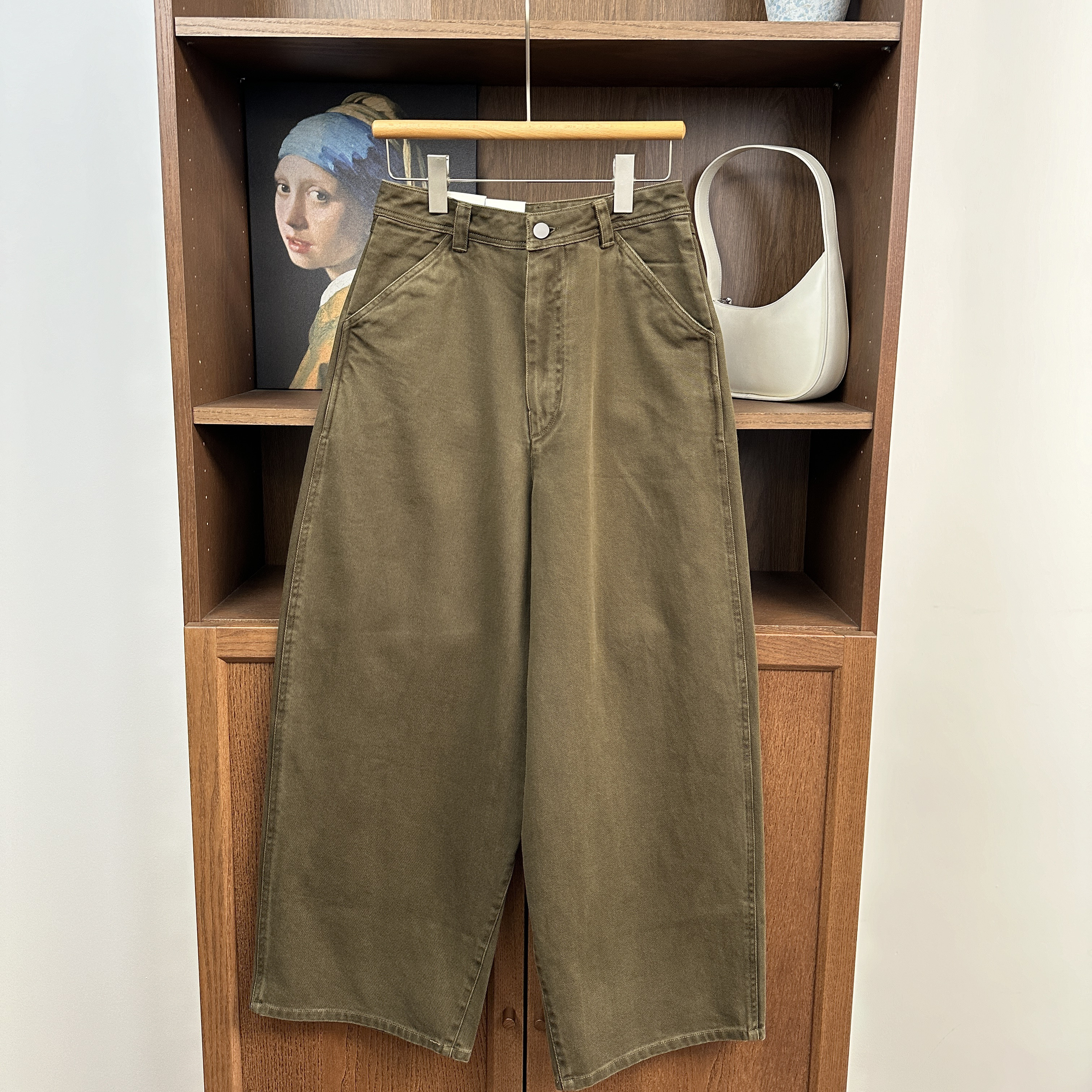 军绿色宽松阔腿垂感牛仔裤