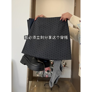 大码胖mm波点毛呢半身裙女秋冬新款高腰显瘦a字短裙小个子包臀裙