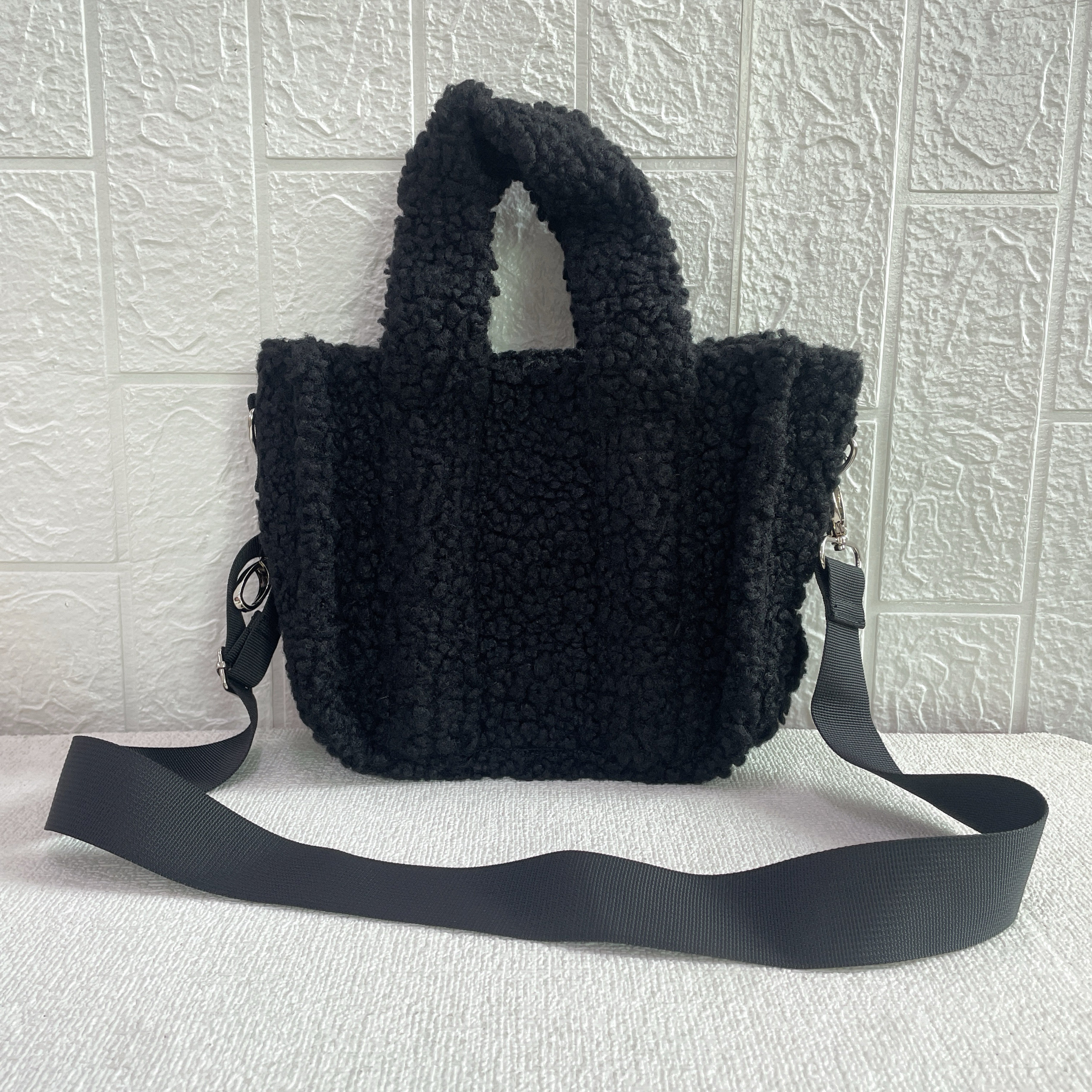 外贸尾货出欧美时尚潮流毛绒绒手提包单肩斜挎包