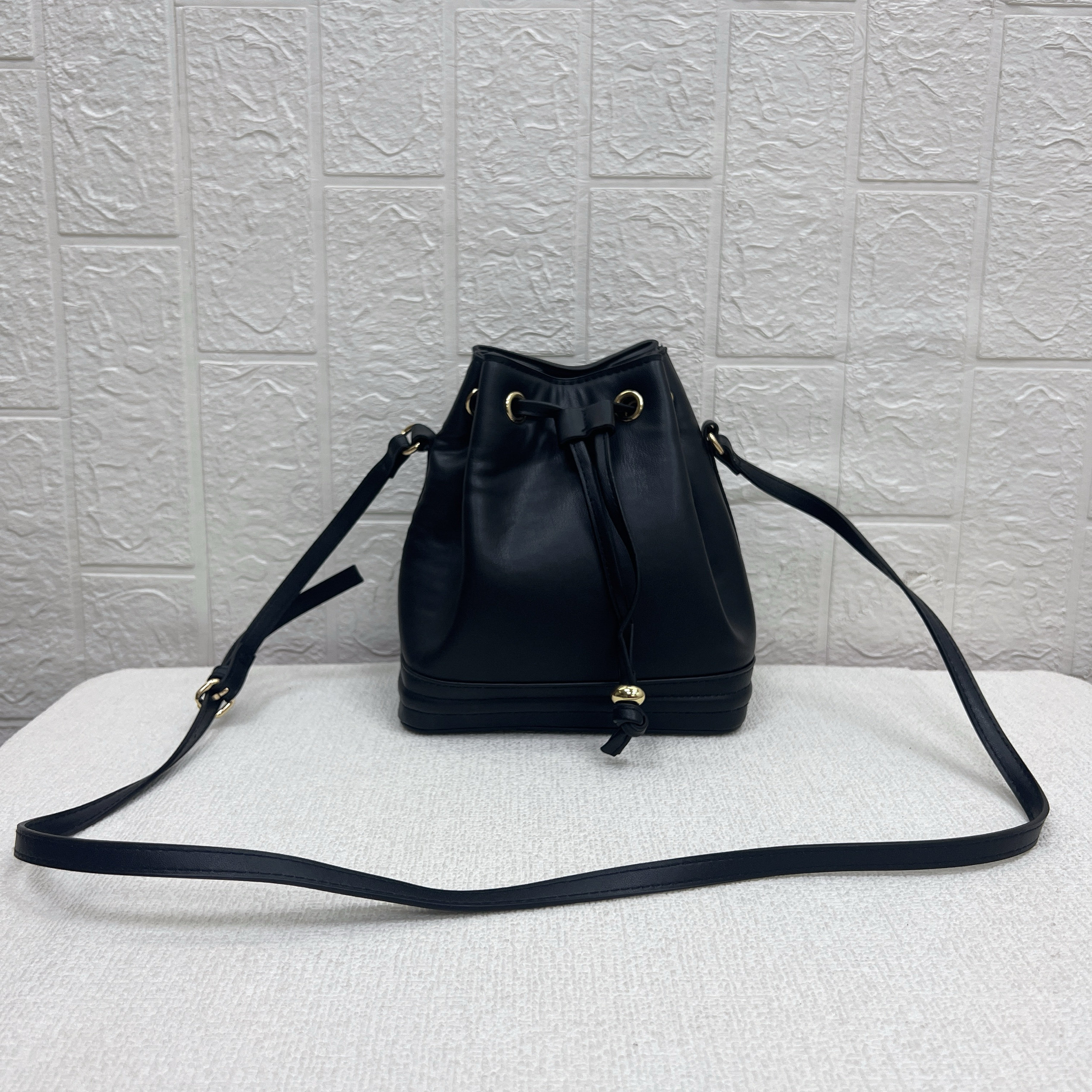 外贸尾货抽绳水桶包单肩女包包时尚百搭斜挎包,箱包皮具/热销女包/男包,水桶包,淘宝优惠券,粉丝福利购,淘宝优惠卷