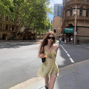 JMSHOP 热带曼巴 V领碎花吊带上衣女长款春度假风不规则下摆裙子