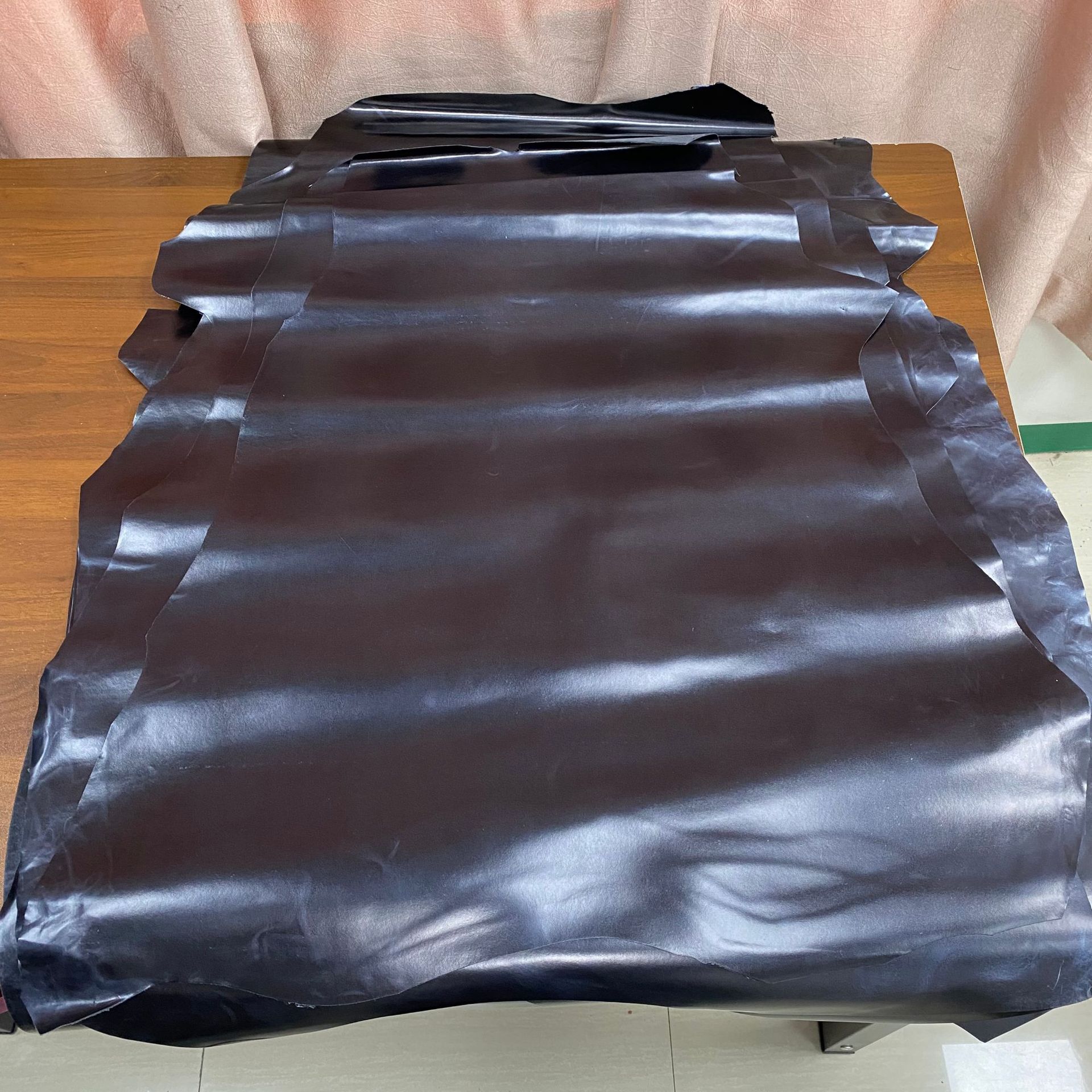 进口 A 级高端品质黑色高光亮面头层羊皮细腻软质无瑕疵皮料批发