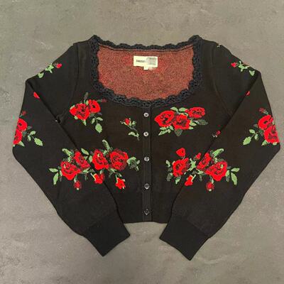 BMQ】玳购级 高定版 SHUSHUTON 花边方领玫瑰提花长袖女装针织衫