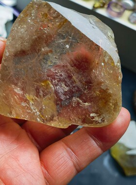 东海本地刚挖出来的白水晶原皮原石开窗万花筒摆件把玩161.3克