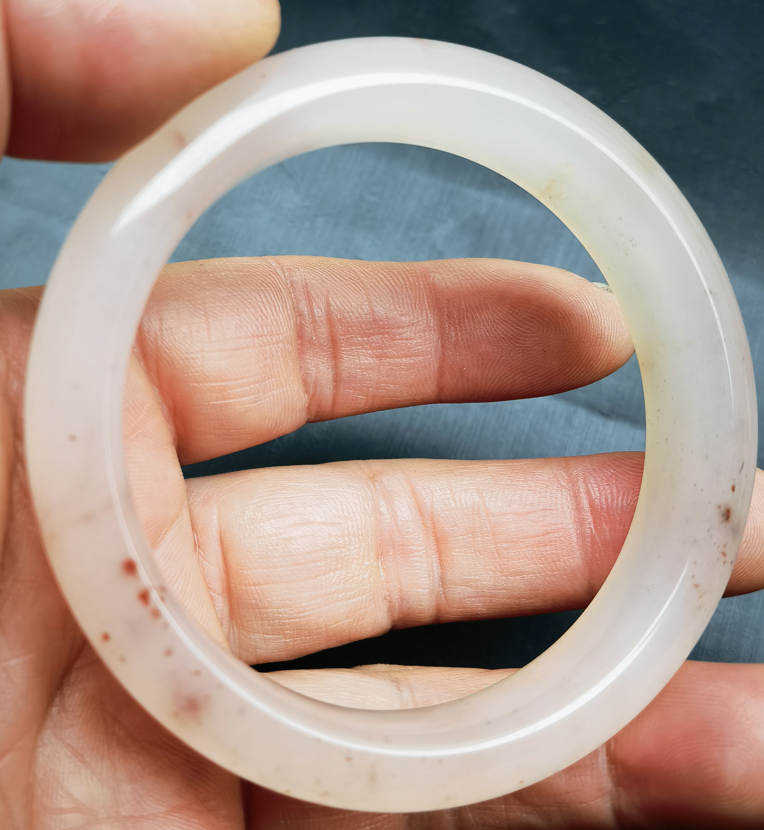 西柚粉女款樱花粉美人条手镯内径56.3左右正圈手镯重46.3克