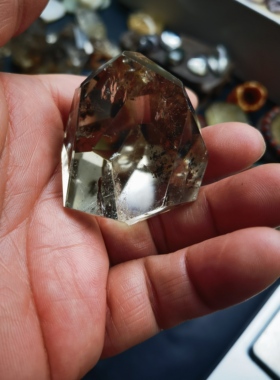 东海本地天然水晶原石随形摆件把玩标本重94.6克