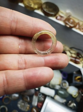 天然钛晶金发晶原石手工雕刻戒指圈口15.3条宽5重2.3克一图一物