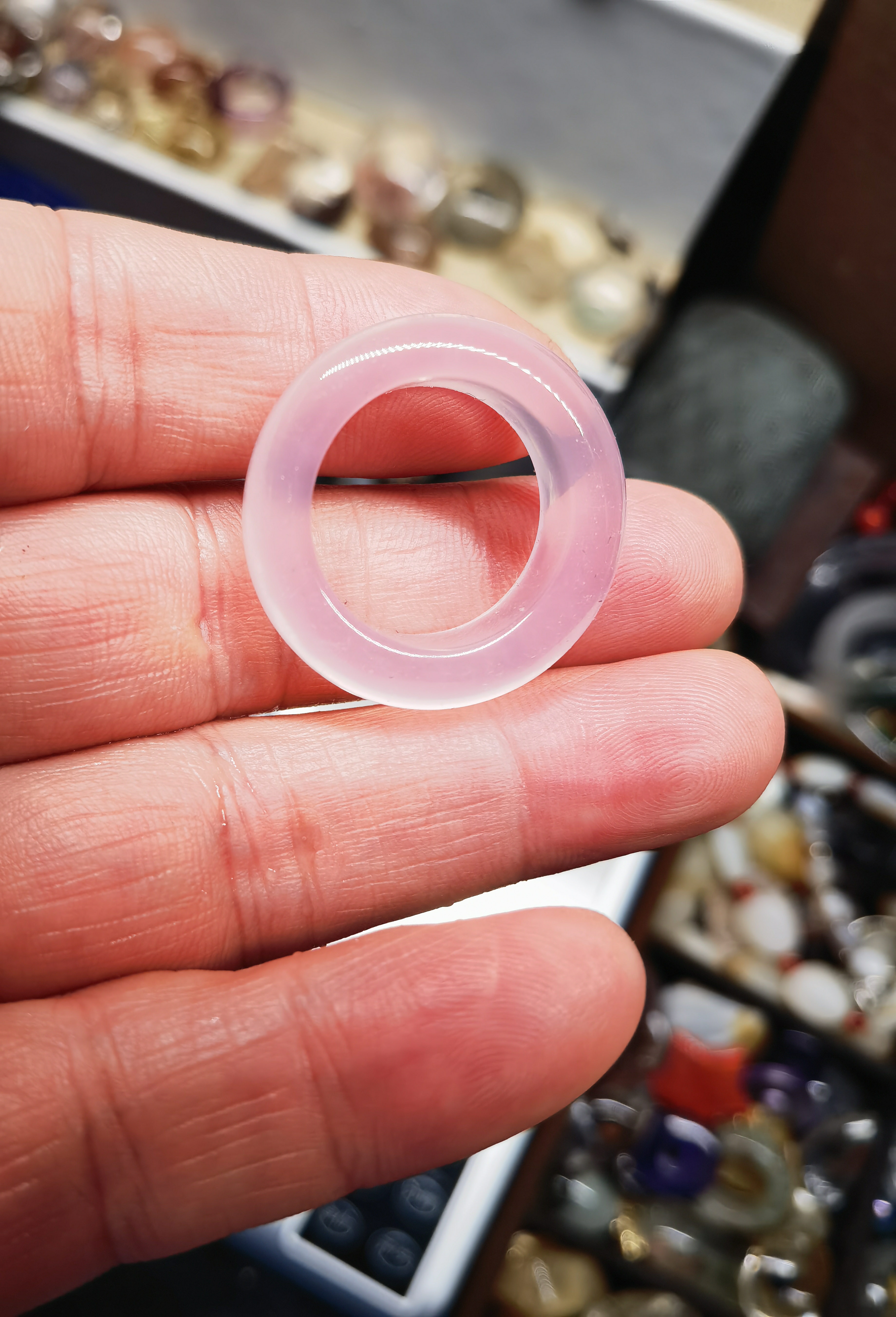 天然粉水晶原石手工雕刻戒指指环圈口18.6条宽7.7重6.7克