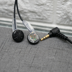 Обычная проводная гарнитура