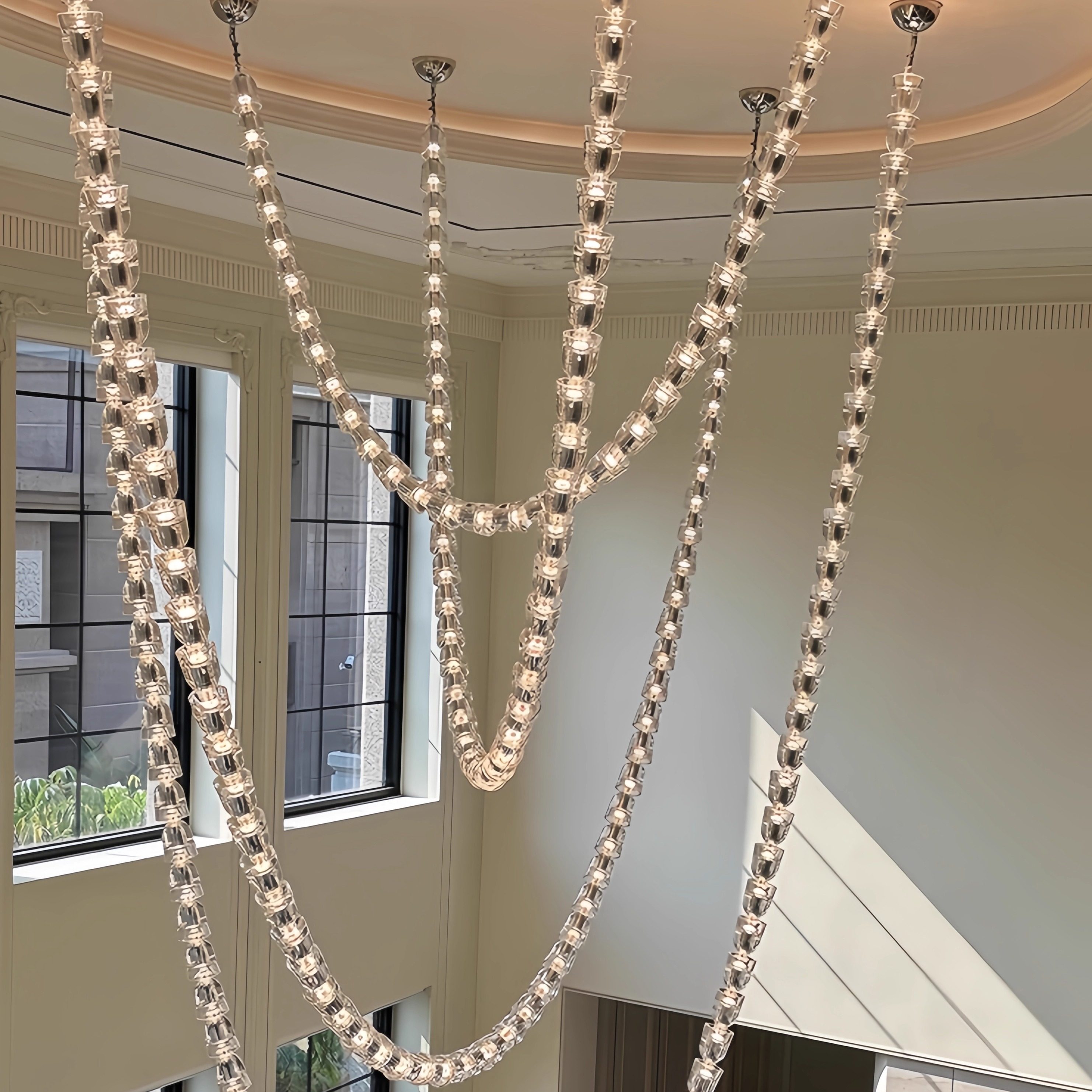 轻奢别墅复式楼挑空大厅项链吊灯