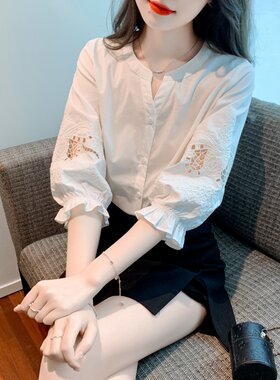 夏季2026年新款通花刺绣衬衫女士五分袖宽松休闲白色V领上衣洋气