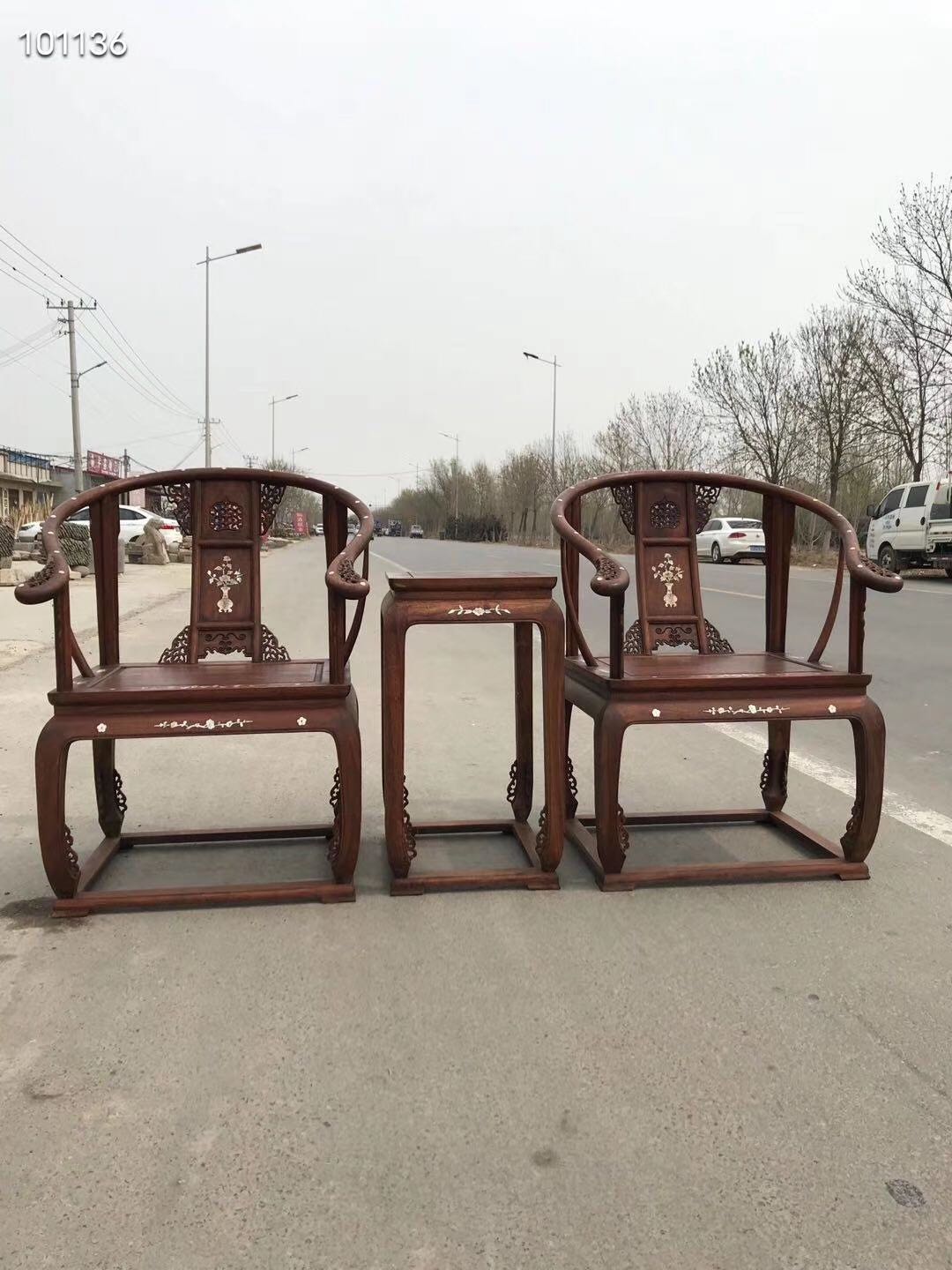 乡下收的花梨木镶嵌花瓶皇宫椅一套完整包老