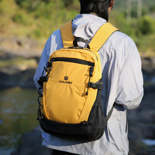 户外双肩包男女轻量化登山包防水旅行爬山背包初中高中大学生书包