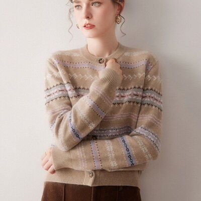 新款系扣100纯山羊绒开衫女圆领