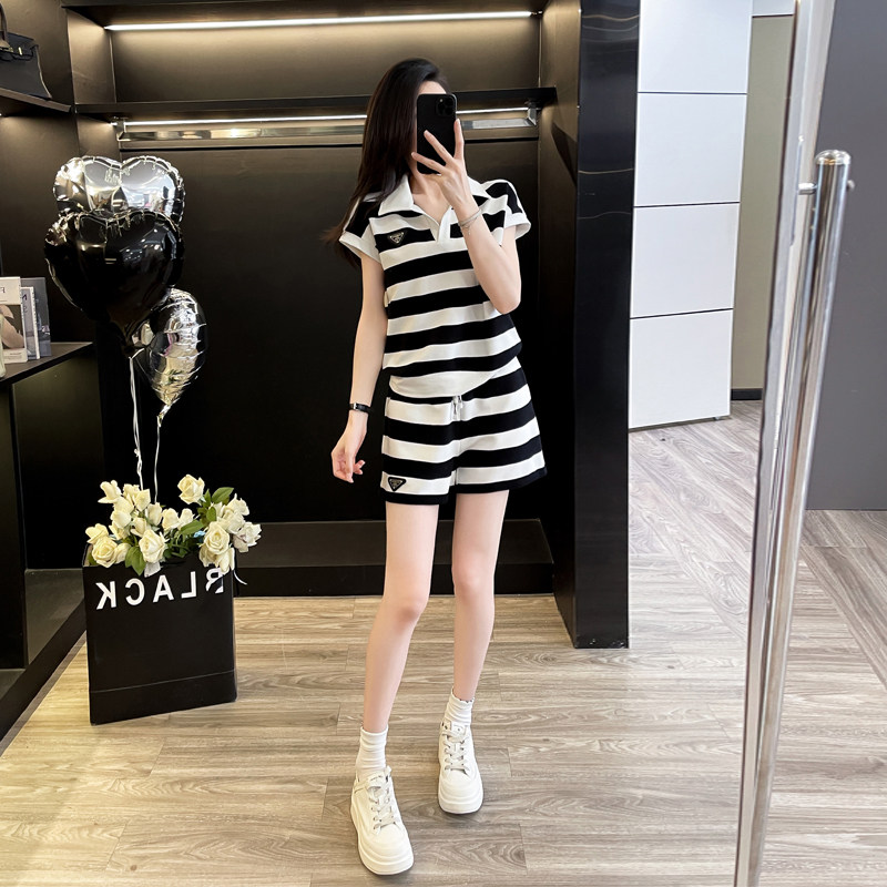 2026夏季女条纹显瘦运动套装