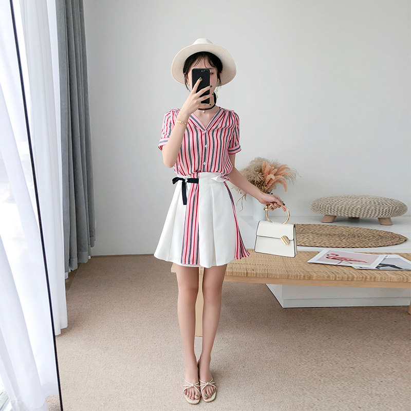 2019夏季新款女神范条纹衬衫拼接高腰半身裙两件套休闲时尚套装女在类目 女装/女士精品, 套装/学生校服/工作制服, 时尚套装中 - 来自Buy2taobao.com提供专业的淘宝代购服务