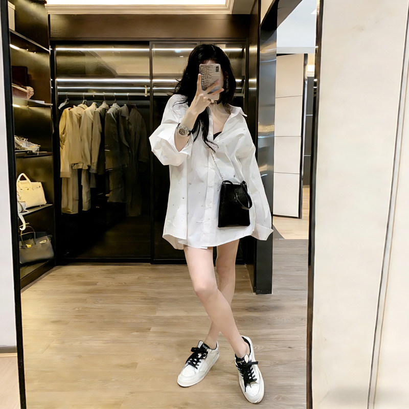 今年流行的新款白色烫钻独特超好看衬衫女款2026漂亮巨好看上衣潮