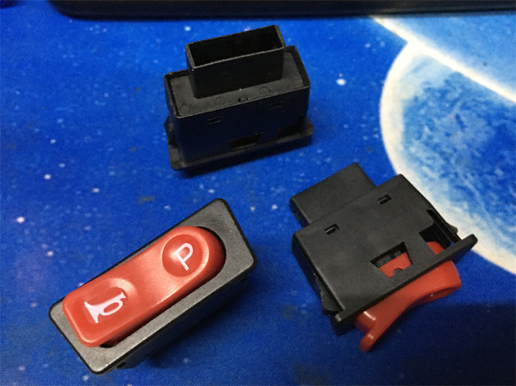 电动车喇叭 p档开关 适用雅迪 小牛 小刀 爱玛电车开关小按键按钮