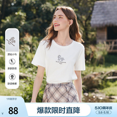 betu百图可爱烫钻小马印花T恤女士短袖2026年春季新款白色上衣
