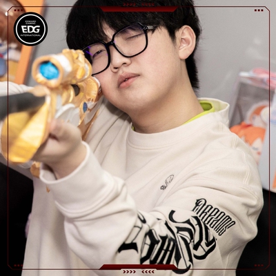 EDG2024康康MVP纪念卫衣